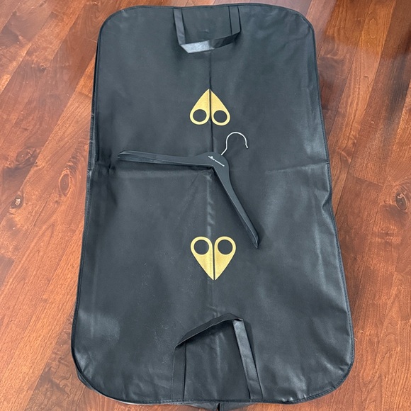 Moose Knuckles Black Travel Garment Bag with hanger - Picture 2 of 5